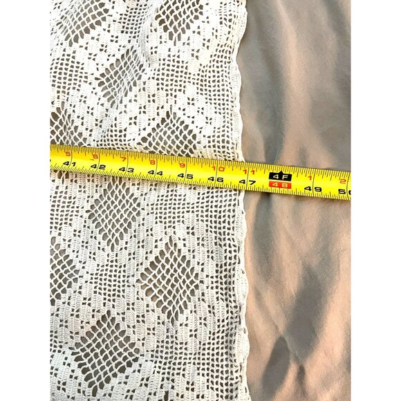 Vintage Hand-Crocheted Tablecloth 33" X 47" White Lace Diamond Pattern - Picture 3 of 4